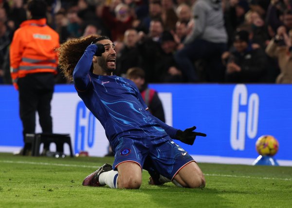 Locking Anthony 🤯 As praised Kukurelia: 26 years old is one of the best left-backs in the world