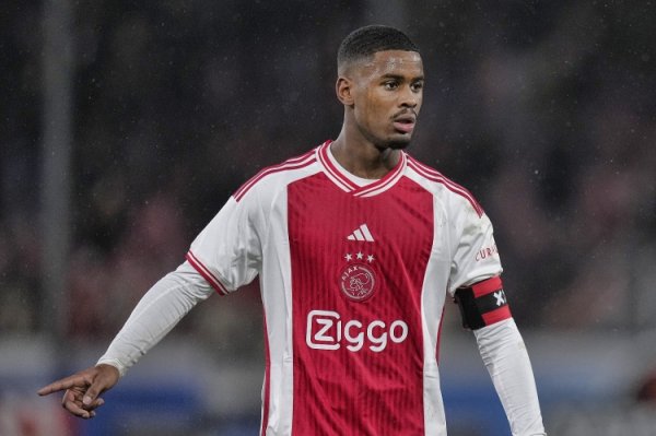 British media: Chelsea contacted Ajax and was interested in Dutch international Harto, facing competition among Liverpool and other teams