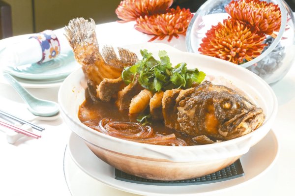 A big renovation of New Year’s dishes! Leftovers Buddha jumped into the wall, jujube, leftover chicken, and leftover fish, making it more delicious.