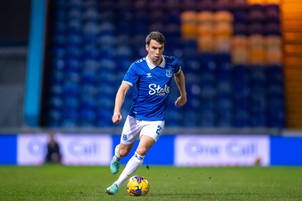 Renew the contract for another year! In 2009, Everton spent 70,000 euros to sign Coleman, and the player has been playing for the same day.
