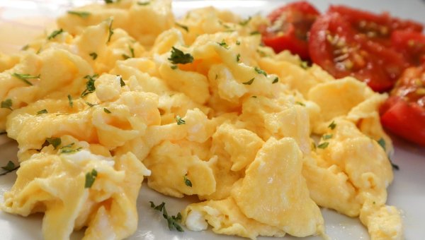 Should we add water or milk to perfect scrambled eggs? Experts tell you the questions about cooking delicious food