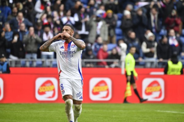 Team News: Manchester United contacts Lyon midfielder Toliso, players are open to transfers