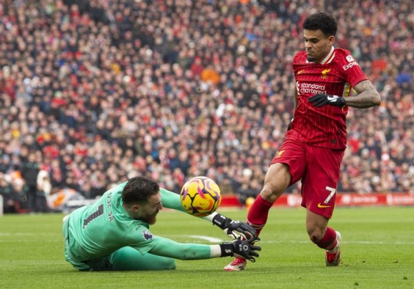German media: Liverpool needs to sell people after big signings, and Bayern s chances of signing Dias are getting higher