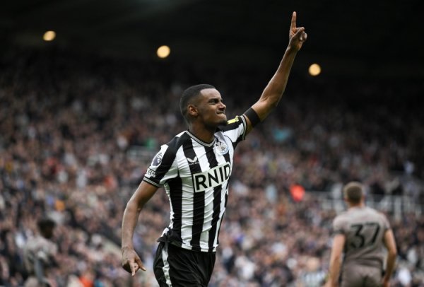 Echo: The Gunners had previously considered Isaac but thought Newcastle didn t want to sell, and now the Reds are leading the way
