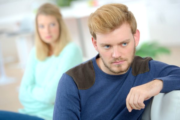 My girlfriend only gets 20,000 yuan in salary every day for her child. The man complained that she was so sorry for spending money: You are so embarrassed!