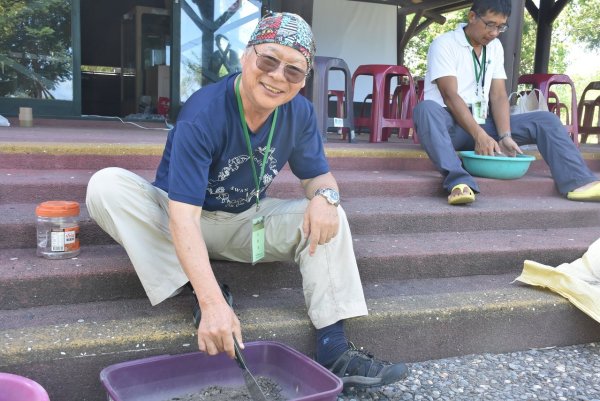 What kind of retirement do you want? 27 years of volunteer Xu s father went up the mountain to protect his life