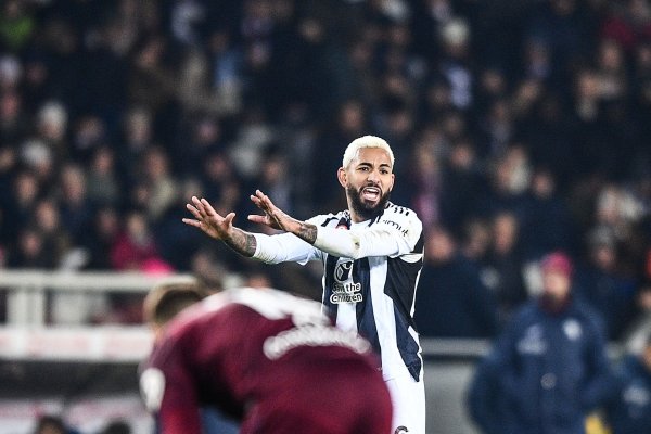 Reporter: Douglas Luis will join Forest from Juventus, with a transfer fee of 25 million pounds