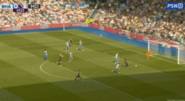 Missed the opportunity! Marmush made a cross from outside the feet, Bob beat the ball