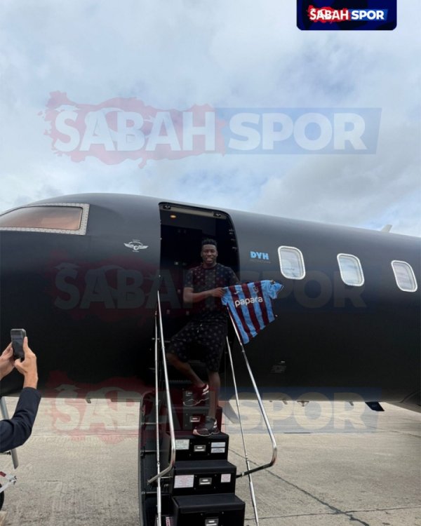 Only official announcement! Manchester United goalkeeper Onana lands in Türkiye and displays Trabzon jersey in front of the plane