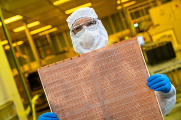 From the consumer market to the advanced semiconductor packaging, glass is turned into substrate material and red fried chicken