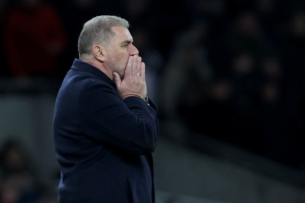 The coaching debut lost, Postkoglu lost 1 draw and 4 losses against Arsenal in his coaching career