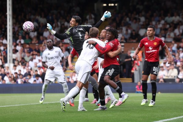 Reporter: Lamons and Baindel are not the main players, and Manchester United still hope to sign a main goalkeeper next summer