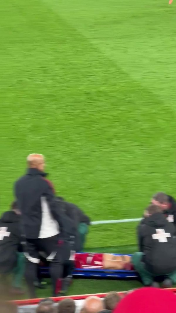 The debut was carried off by a stretcher! Skira: Leoni suffered a knee injury and suspected cruciate ligament injury