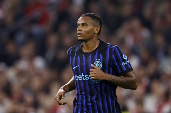 Romano: Inter Milan plans to buy Akanji next summer, club budget is 15 million euros
