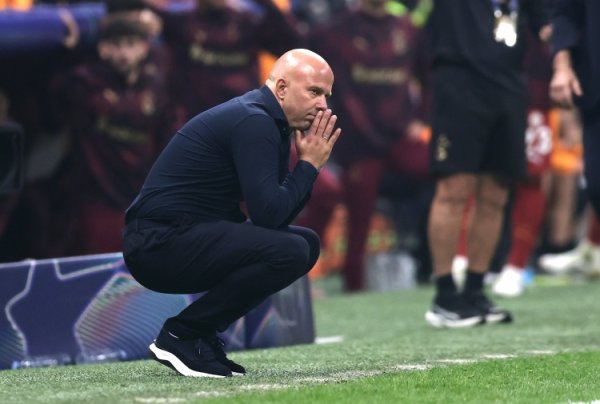 Zhan Jun: Maresca replaced with a double winger and Slot finally replaced with Endo only wants to keep the tie