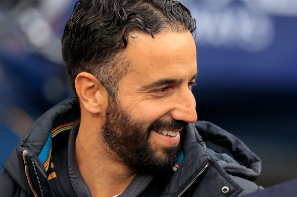 Manchester United are unbeaten in 5 consecutive games. Currently, only Arsenal are unbeaten in 7 consecutive games in the Premier League.