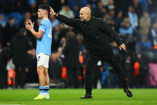 Double old player: Manchester City is holding back its energy to win the championship. If they can still bite Arsenal next year, they will have a chance.